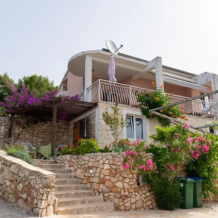 Villa Mira *