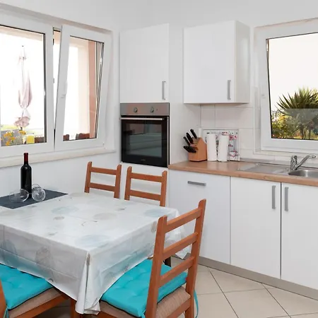 Mira Villa